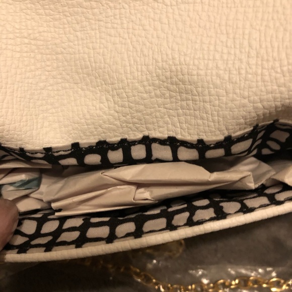 White Crossbody Bag w/ Gold Chain-Vegan - Picture 7 of 8